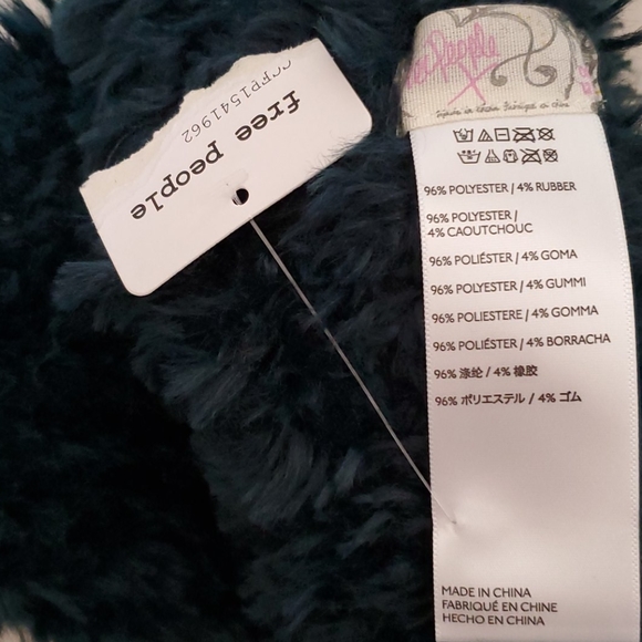 NWT Free People Head In The Clouds Green Beanie - Picture 3 of 7